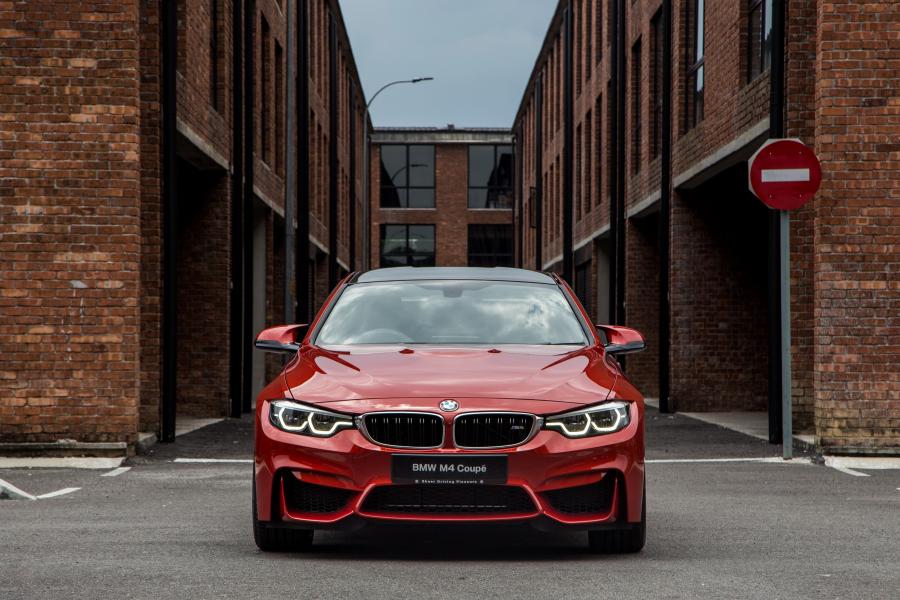  BMW M4 Coupe 2017 года  (MY) (фото 2 из 9)